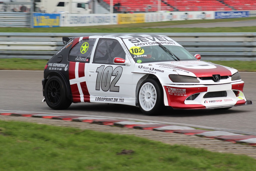 Jacob Sevel Andersen er tilbage i den spektakulære Peugeot 306 GTI i Division 2
(Foto: JJ Media)